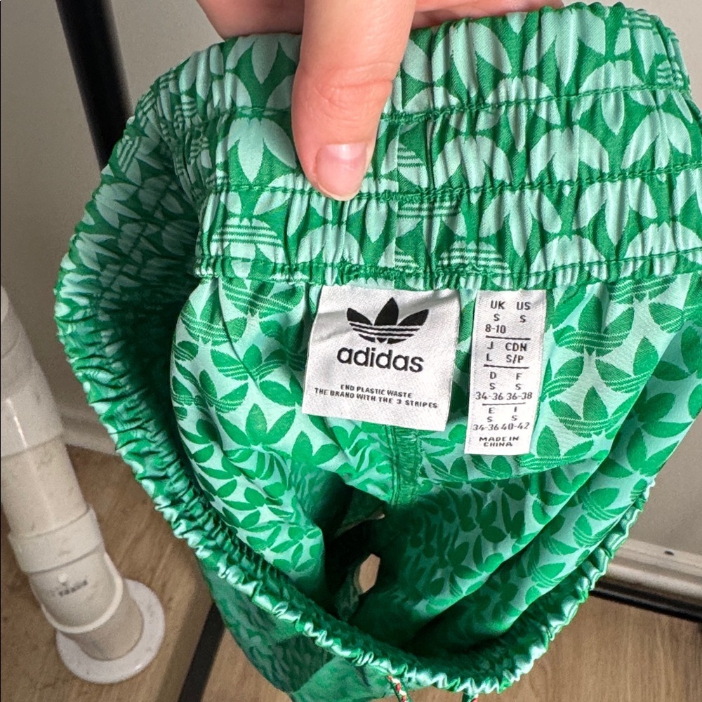 Adidas Women's Green Adicolor 70s High Waist Monogram Athletic Shorts Size Small - Picture 6 of 7